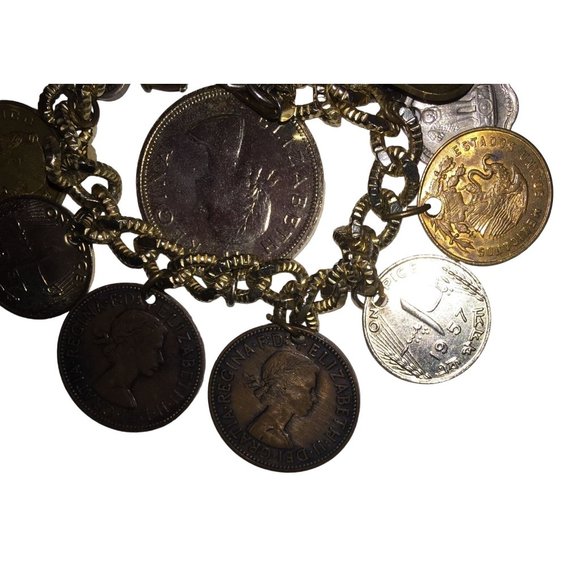 Vintage 1950s Older Foreign Coin Bracelet - Coins from Around the World - Picture 11 of 11